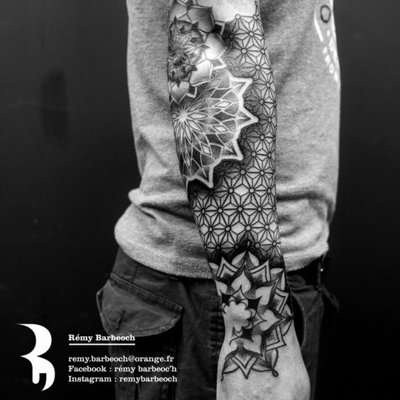  Tatouage mandala intégrale du bras, photo en noir et blanc
